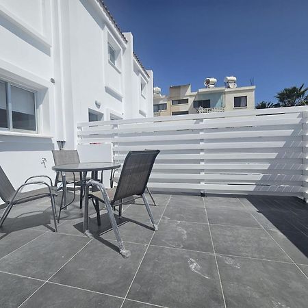 2Bd Garden Apartment Пафос Екстериор снимка